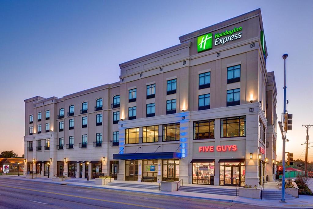 Holiday Inn Express & Suites - Kansas City KU Medical Center an IHG Hotel - main image