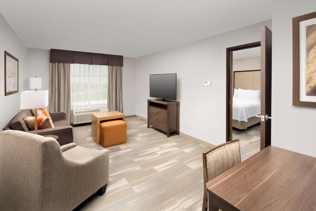 Homewood Suites By Hilton Kansas City Speedway - image 4