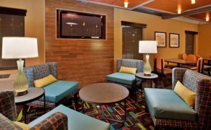 Holiday Inn Express Hotel & Suites North Kansas City an IHG Hotel - image 2