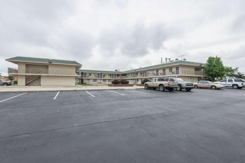 Motel 6-Kansas City MO - Airport - image 3