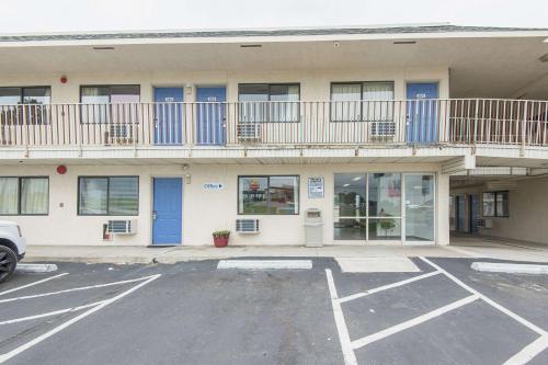 Motel 6-Kansas City MO - Airport - image 4