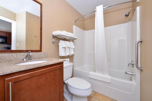 Candlewood Suites Kansas City Northeast an IHG Hotel - image 3