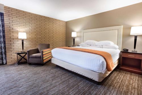 Drury Inn & Suites Kansas City Airport - image 2