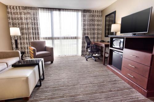 Drury Inn & Suites Kansas City Airport - image 3