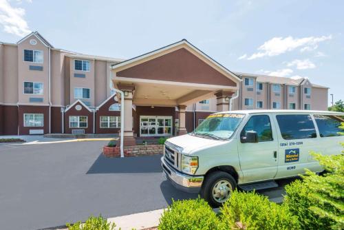 Microtel Inn & Suites by Wyndham Kansas City Airport - main image