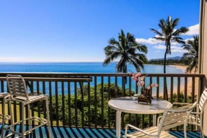 Wailua Bay View 204-oceanfront view steps to sand walk to everything