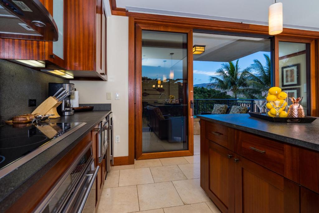 Beach Villa at Ko'Olina - image 5