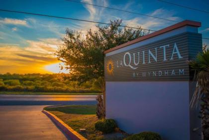 La Quinta by Wyndham Karnes City - Kenedy - image 12