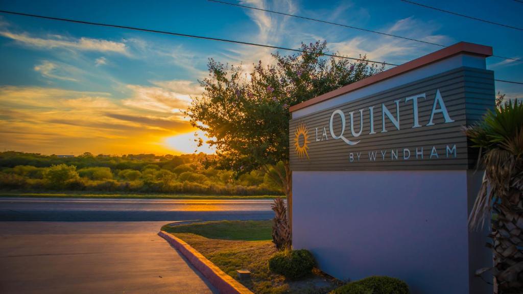 La Quinta by Wyndham Karnes City - Kenedy - image 4