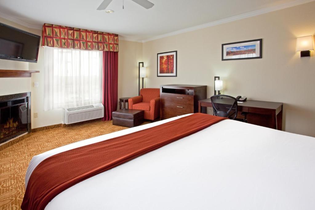 Holiday Inn Express Hotel and Suites Katy an IHG Hotel - image 2