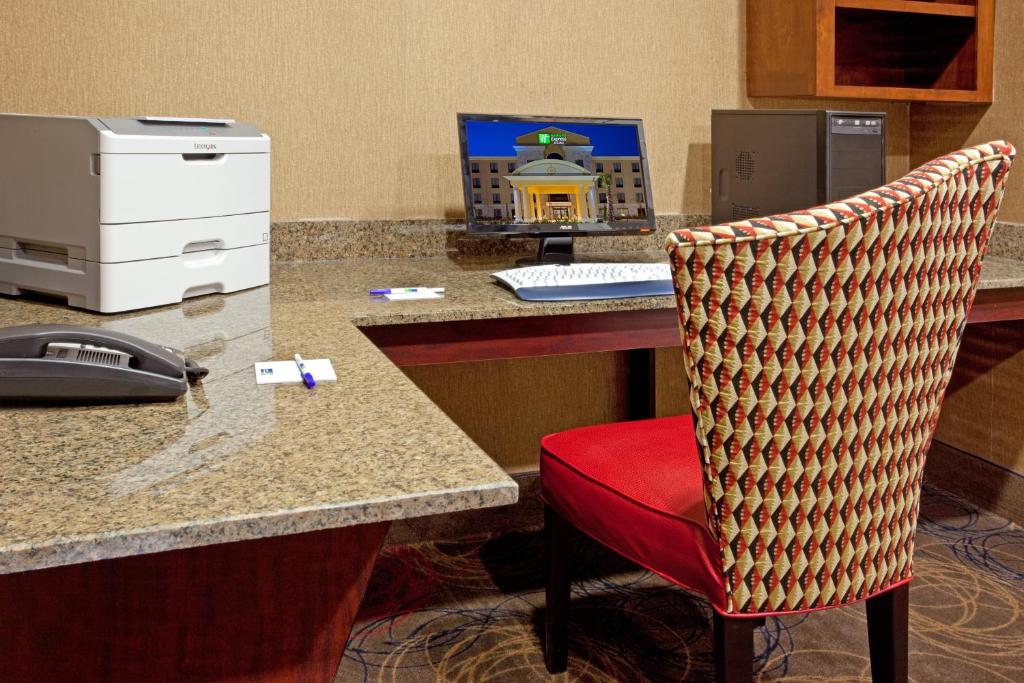 Holiday Inn Express Hotel and Suites Katy an IHG Hotel - image 7