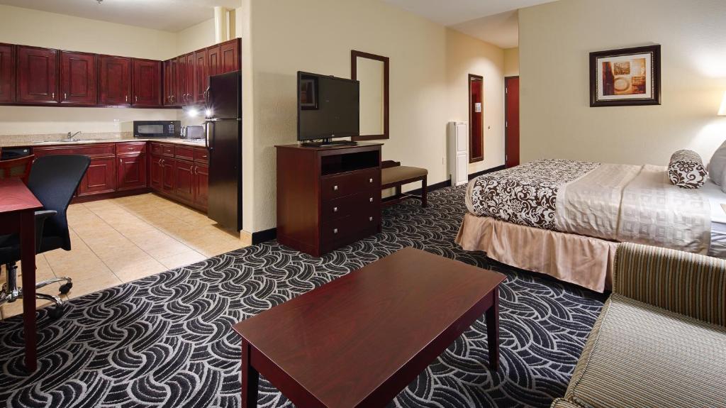 Best Western Plus Katy Inn and Suites - image 2