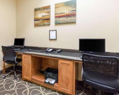 Comfort Suites Katy - image 9