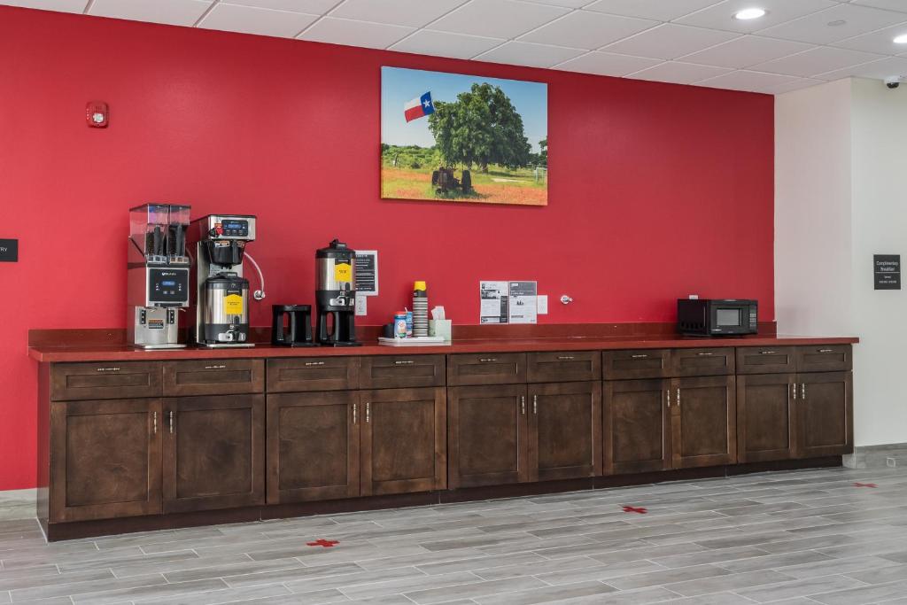 Americas Best Value Inn & Suites Katy - image 7