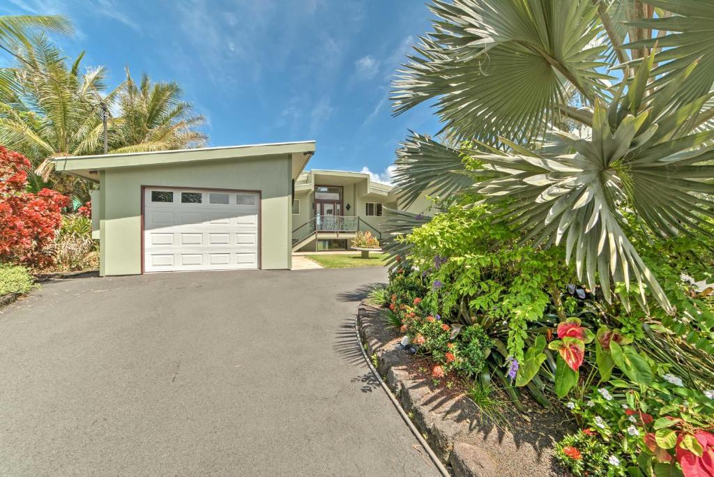 Big Island Oceanfront Home - Great Whale Watching! - image 4