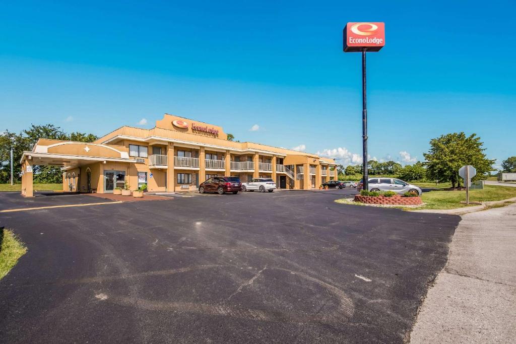 Econo Lodge Kearney - image 5