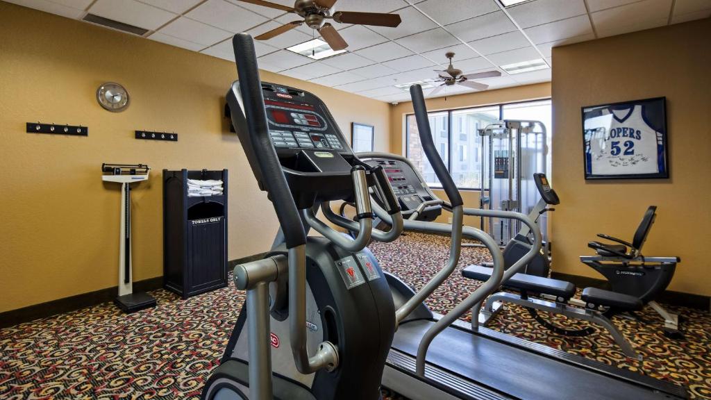 Best Western Plus Mid Nebraska Inn & Suites - image 7