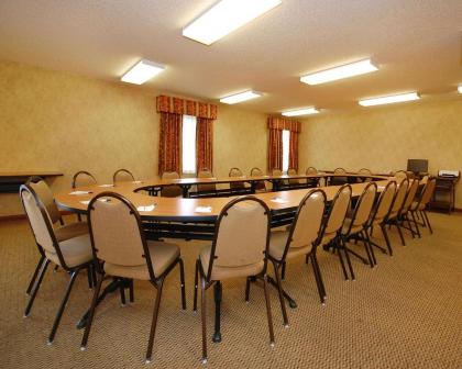 Econo Lodge Inn & Suites Kearney - image 4