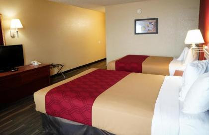 Econo Lodge Inn & Suites Kearney - image 8