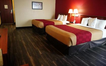 Econo Lodge Inn & Suites Kearney - image 9