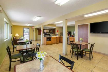 Rodeway Inn & Suites Kearney - image 15