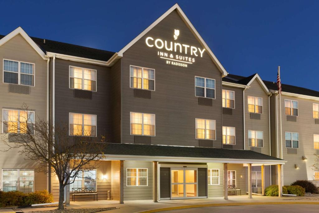 Country Inn & Suites by Radisson Kearney NE - main image