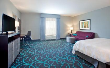 Hampton Inn Kearney - image 10