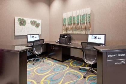 Hampton Inn Kearney - image 12