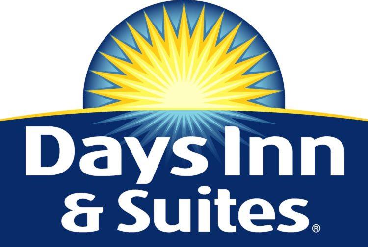 Days Inn & Suites by Wyndham Kearney - image 2