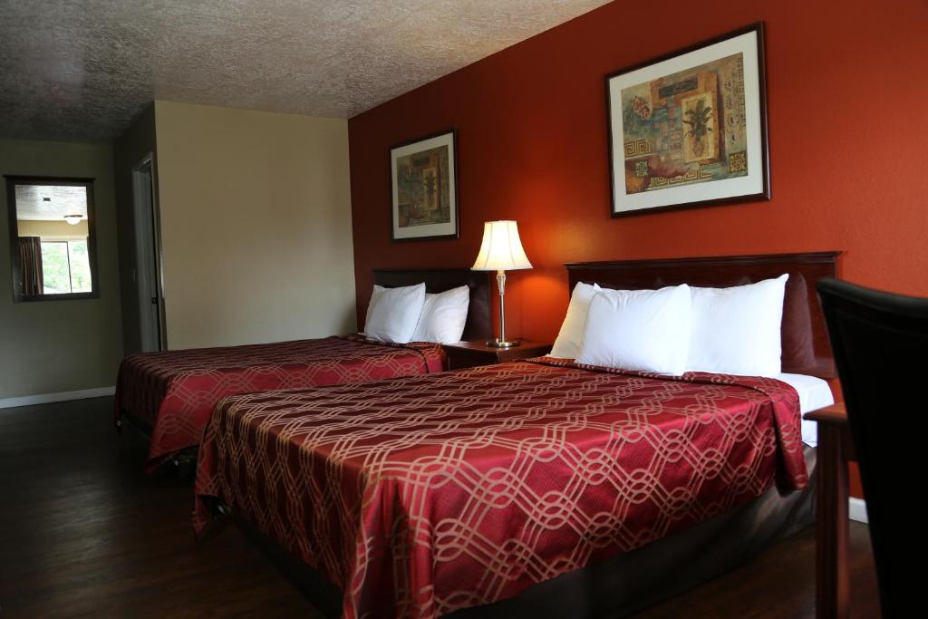 Americas Best Value Inn Kelso - image 2