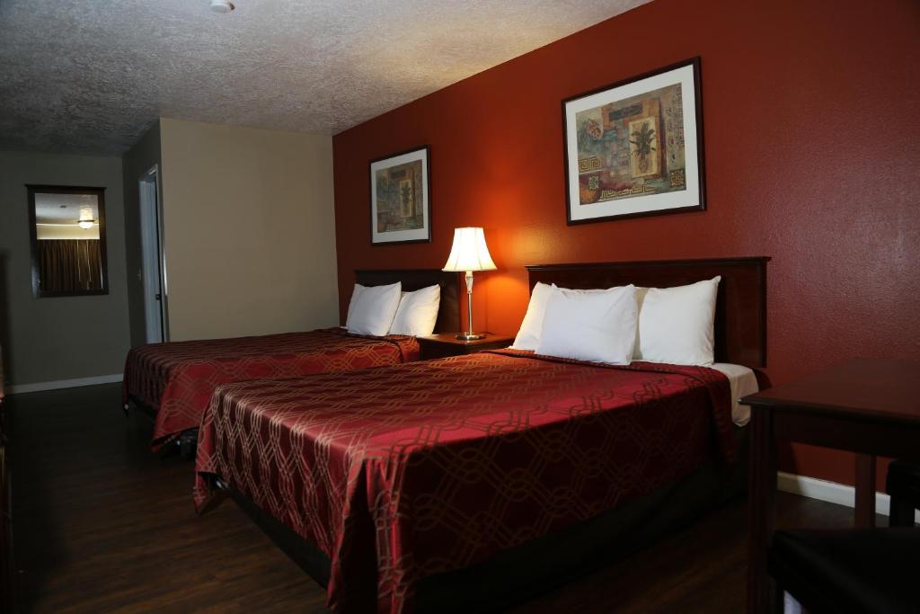 Americas Best Value Inn Kelso - image 3