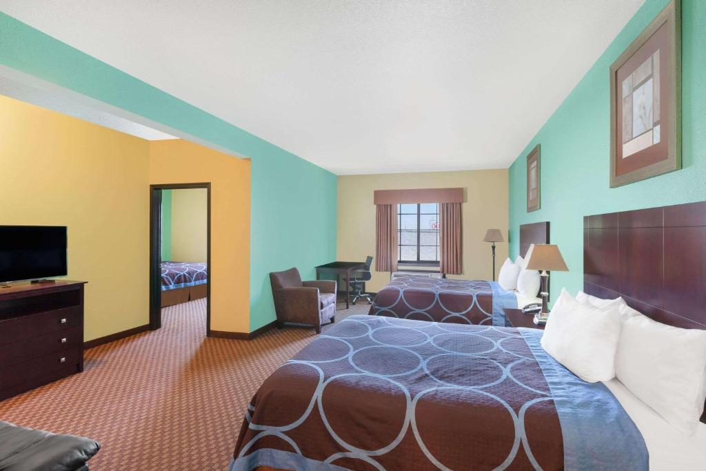 Days Inn by Wyndham Kemah - image 2