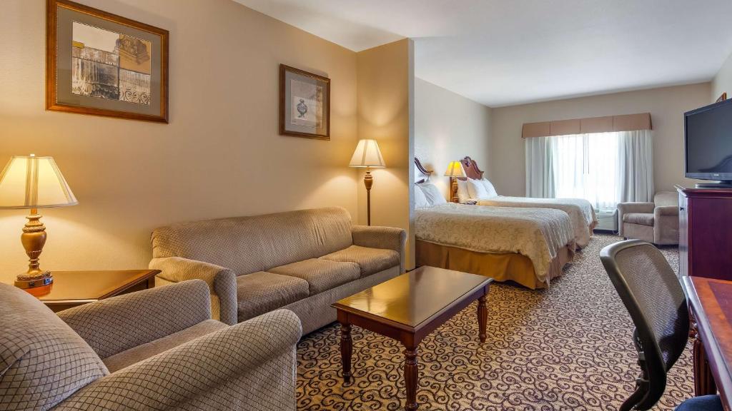 Best Western PLUS Fossil Country Inn & Suites - image 3