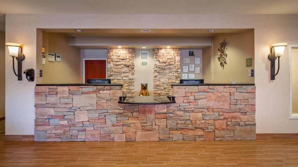 Best Western PLUS Fossil Country Inn & Suites - image 4