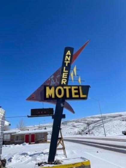 Antler Motel - image 10