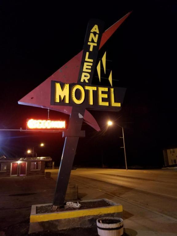 Antler Motel - image 3