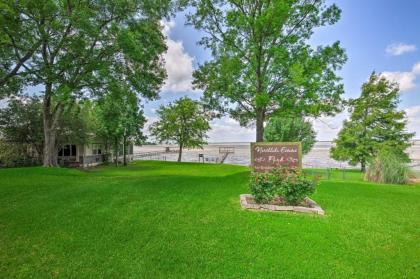 Family Home with Deck Walk to Cedar Creek Reservoir - image 14