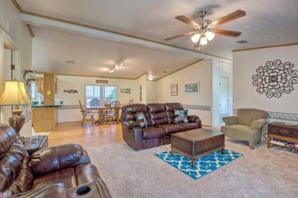 Family Home with Deck Walk to Cedar Creek Reservoir - image 8