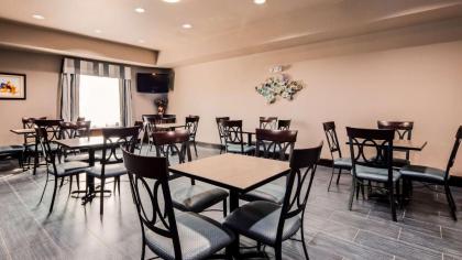 Best Western Plus Kenedy Inn - image 14