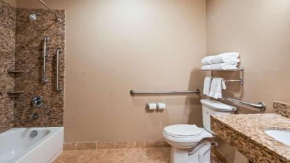 Best Western Plus Kenedy Inn - image 9