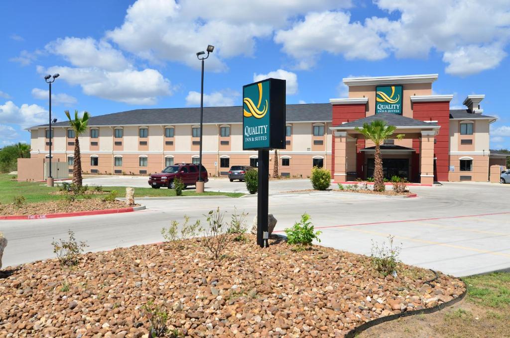 Quality Inn & Suites Kenedy - Karnes City - image 2