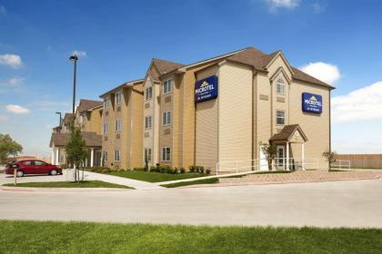 Microtel Inn & Suites Kenedy - image 8