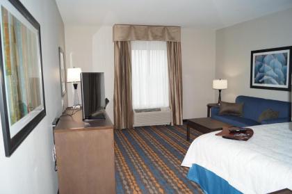 Hampton Inn Kenedy - image 9