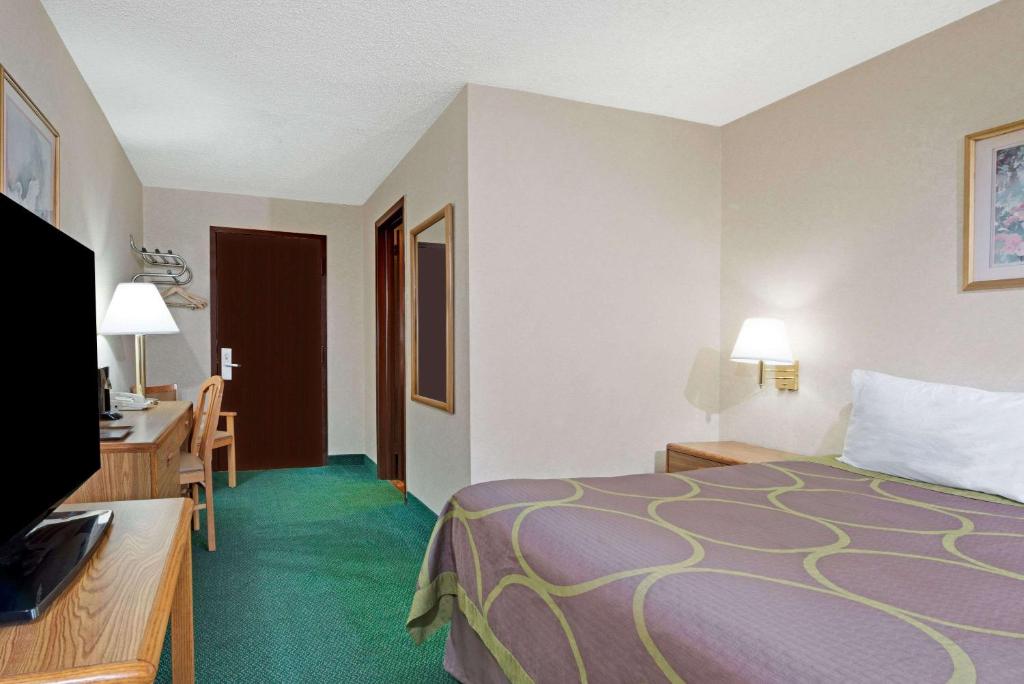 Super 8 by Wyndham Kenmore/Buffalo/Niagara Falls Area - image 3