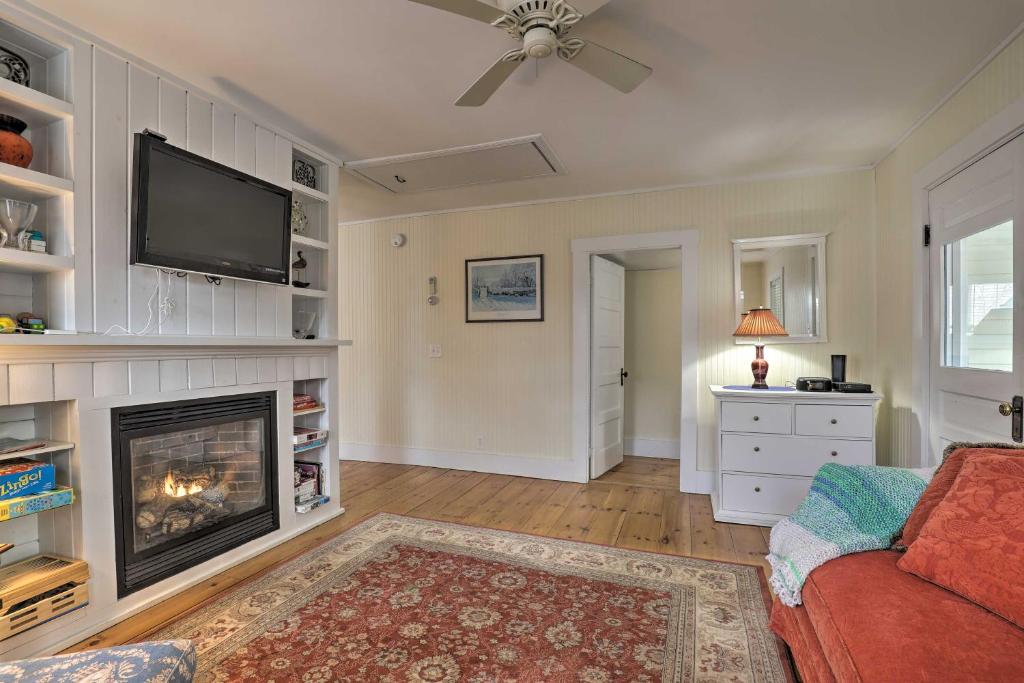 Kennebunk Cottage with Yard Less Than 1 Mi to Beach! - image 4