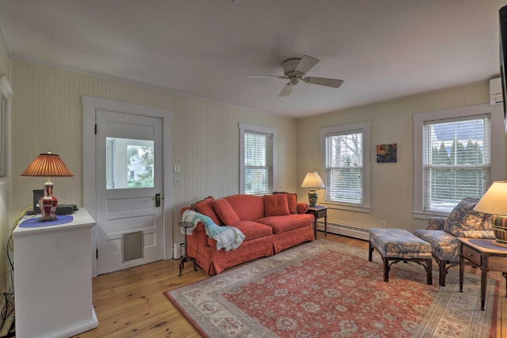 Kennebunk Cottage with Yard Less Than 1 Mi to Beach! - image 5