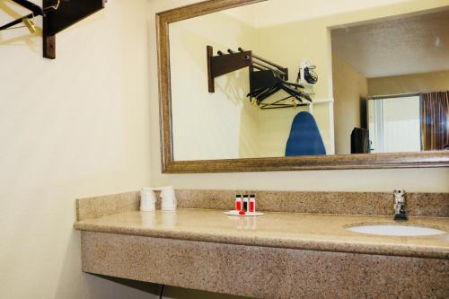 Days Inn by Wyndham New Orleans Airport - image 5