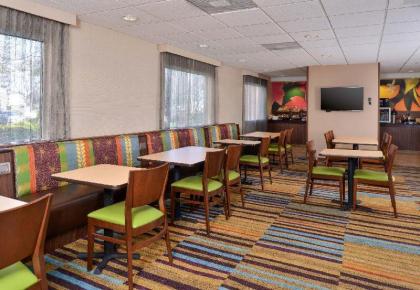 The Runway Inn And Suites Airport Hotel - image 10