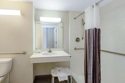 La Quinta by Wyndham New Orleans Airport - image 7