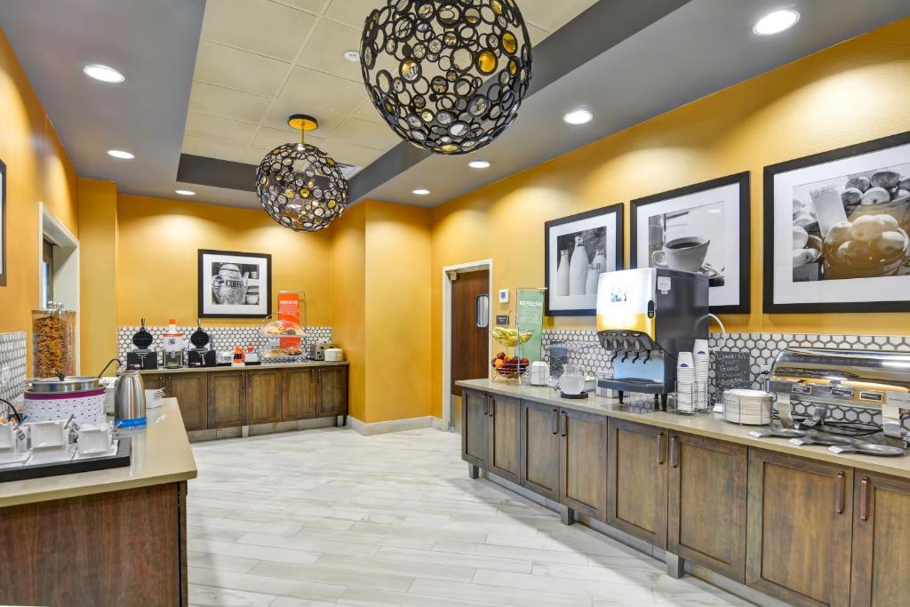 Hampton Inn Atlanta Kennesaw - image 7